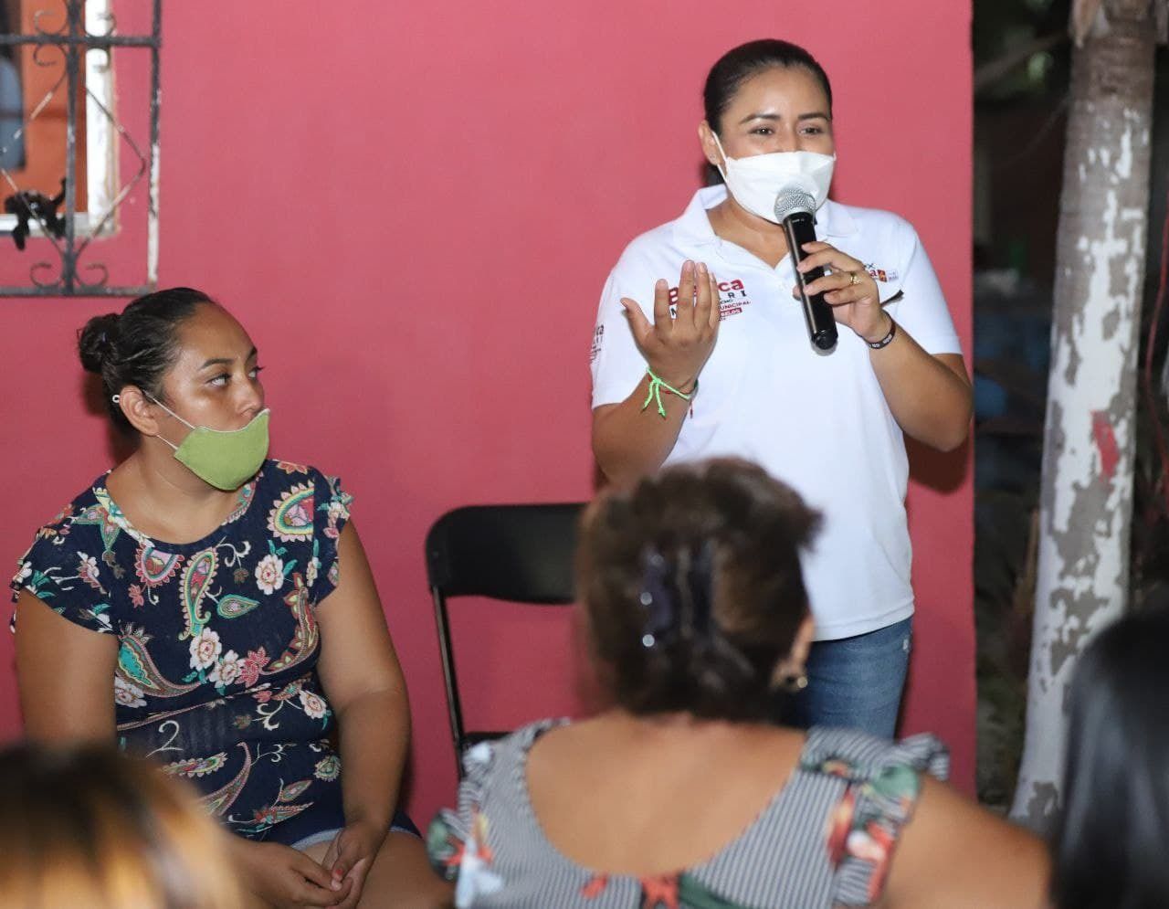 Reconocimiento de Blanca Merari a la entrega de los maestros