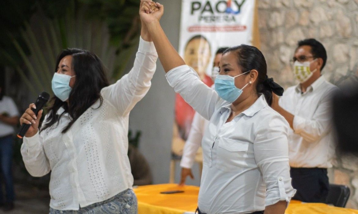 En una reunión histórica la militancia del PRD refrenda su apoyo a Paoly Perera