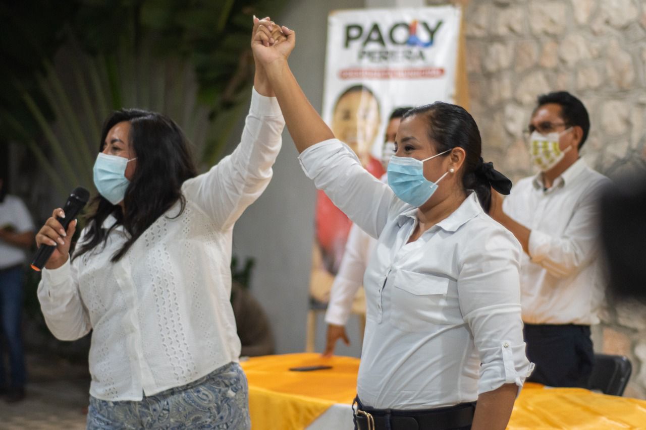 En una reunión histórica la militancia del PRD refrenda su apoyo a Paoly Perera