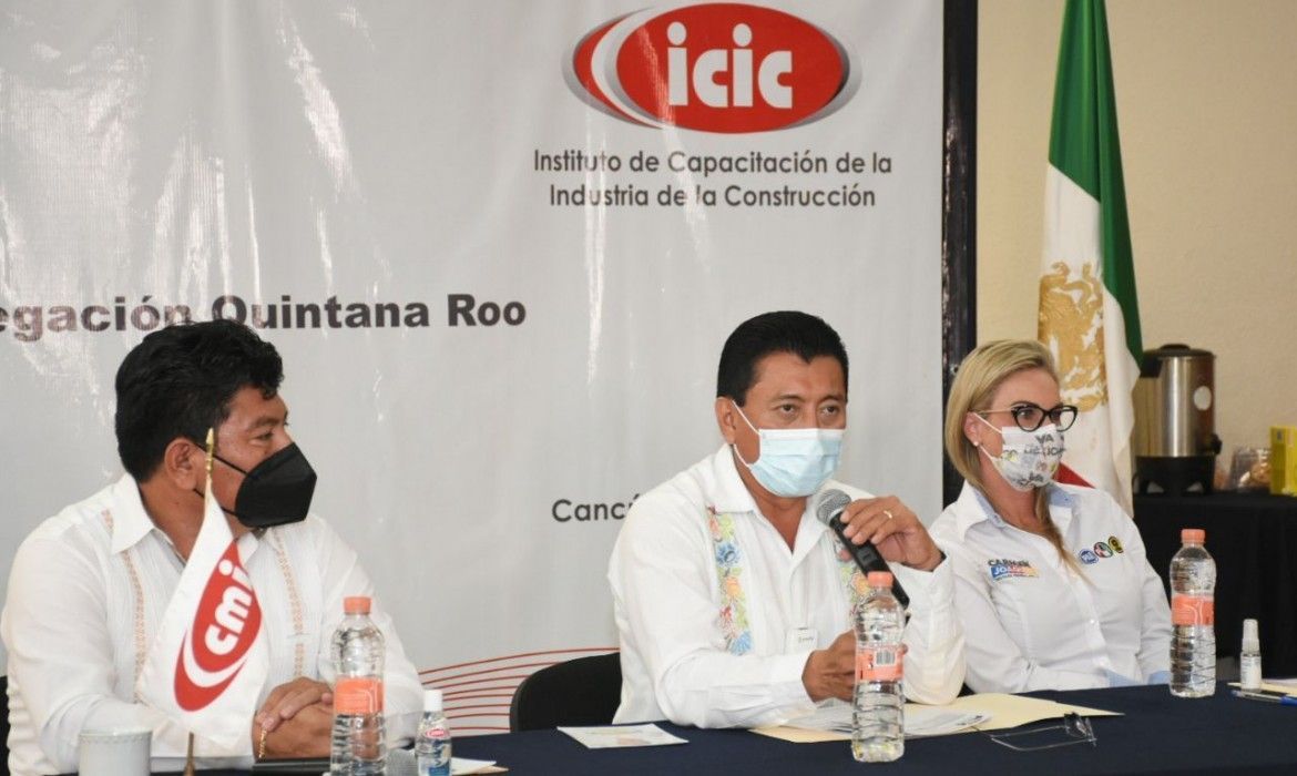 Se reúne Chucho Pool con integrantes de la CMIC