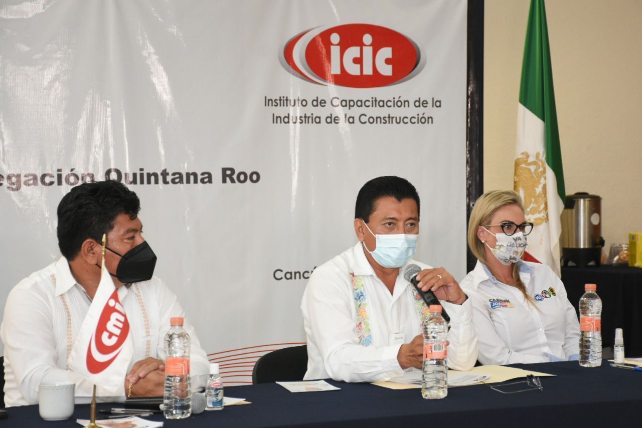 Se reúne Chucho Pool con integrantes de la CMIC