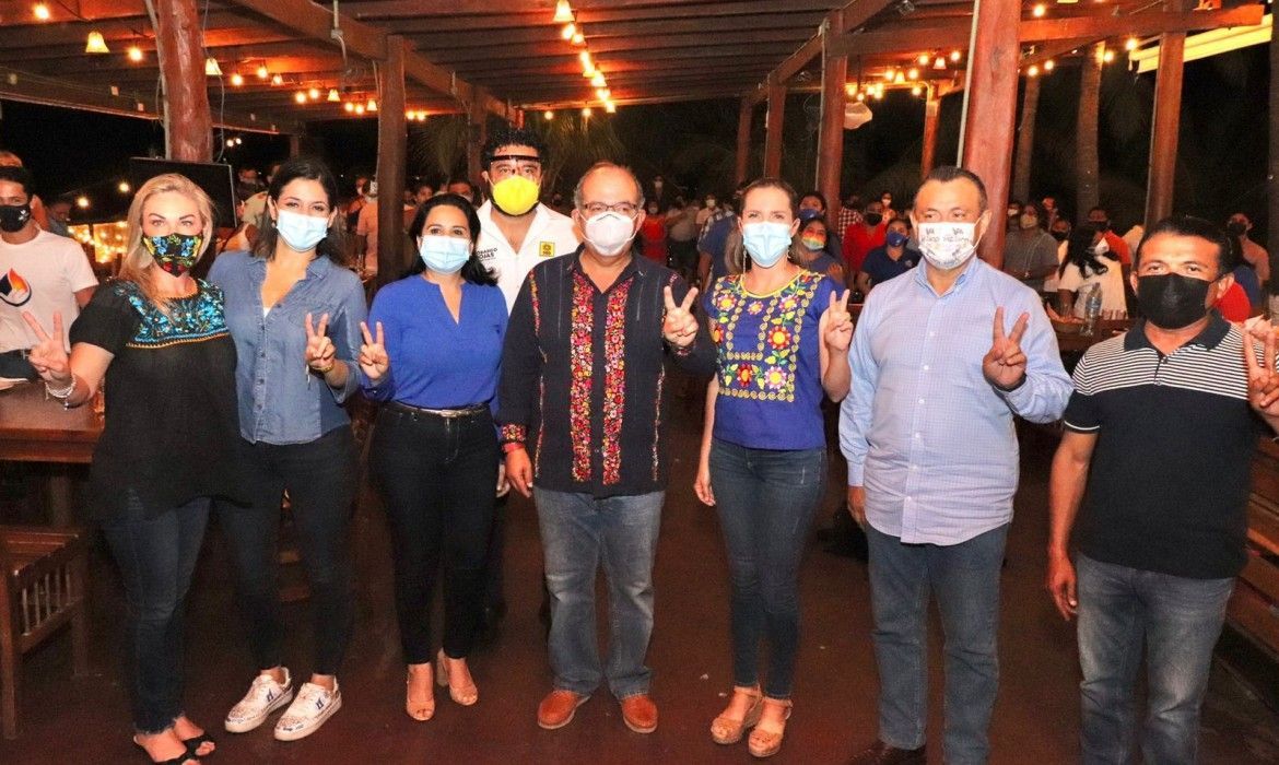 De gira en Quintana Roo, Felipe Calderón pidió el voto para los candidatos del PAN, PRI y PRD
