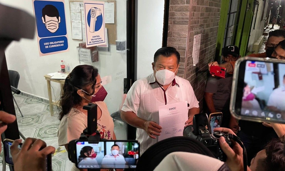 El Ieqroo entrega constancias de mayoría, y confirma que 5 alcaldes perdieron la reelección