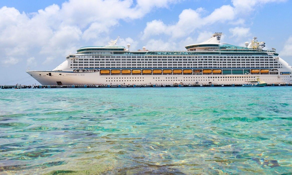 Regresa en menos de una semana a Cozumel el “Adventure of the Seas”; prestadores de servicios reconocen la labor de Pedro Joaquín para el retorno de los cruceros