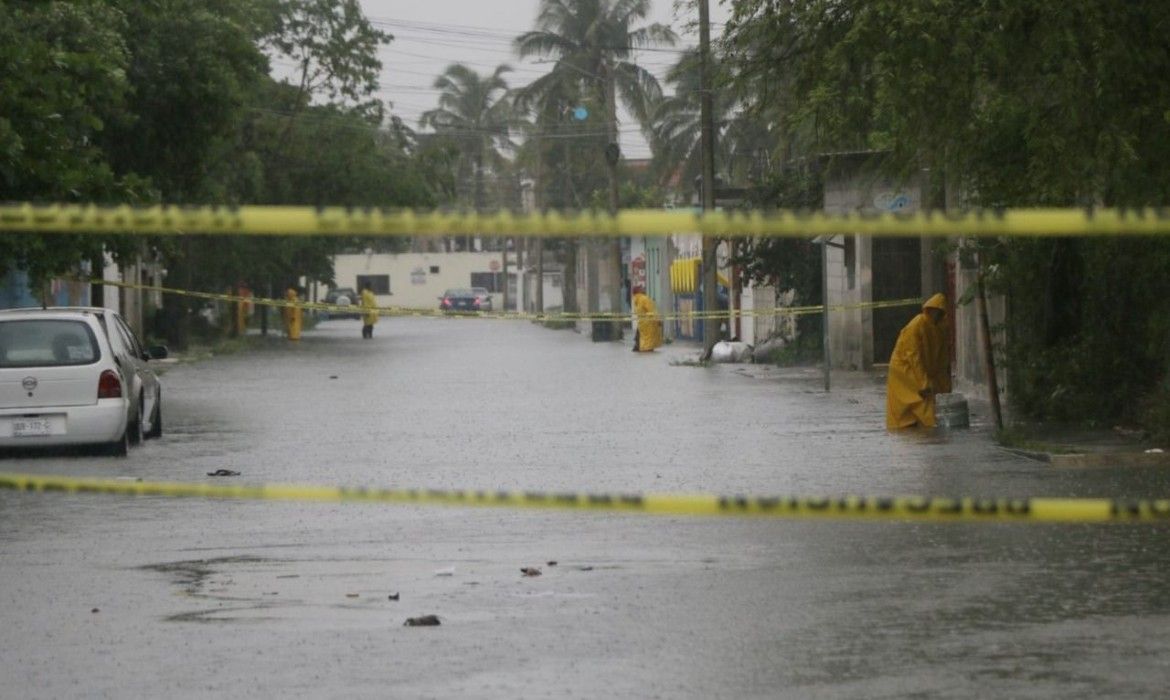 En coordinación con el Estado y la Federación, gobierno de Pedro Joaquín atiende colonias de Cozumel ante emergencia climática
