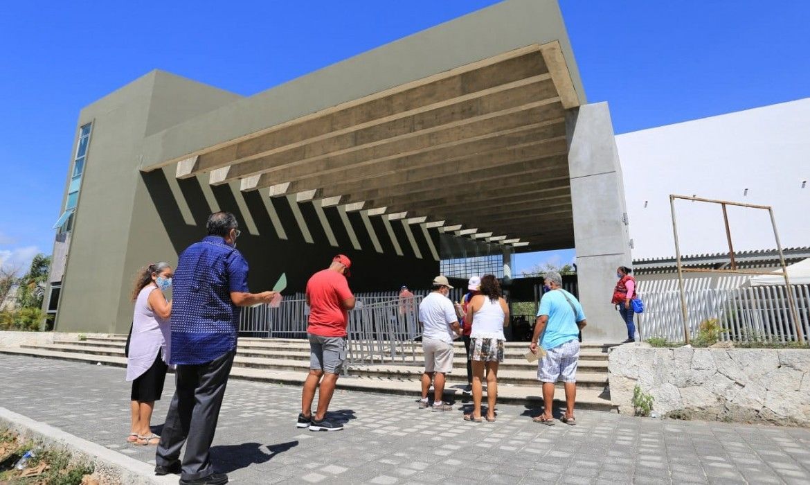 Inicia con éxito aplicación de 2da dosis a solidarenses de 50 años