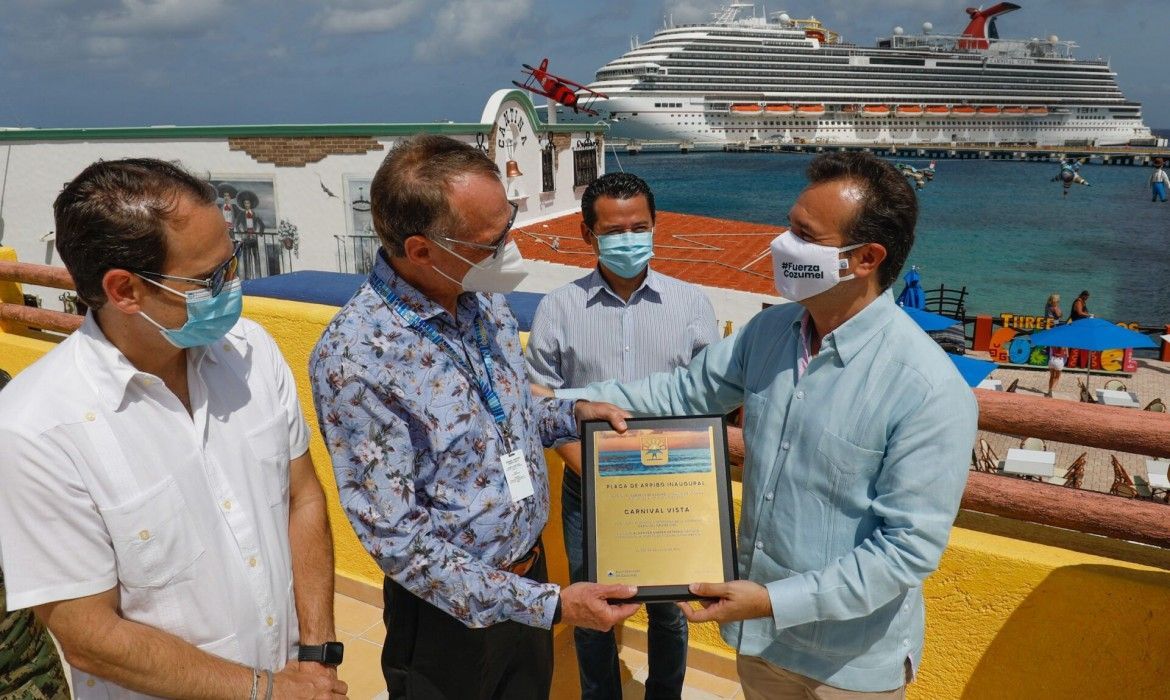 Da Pedro Joaquín la bienvenida a Cozumel al «Carnival Vista»; con ello avanza la recuperación turística en beneficio de nuestra gente  