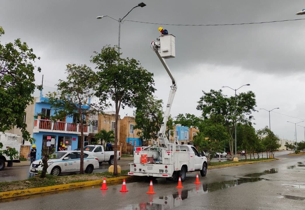 Continúa modernización de alumbrado público en Solidaridad