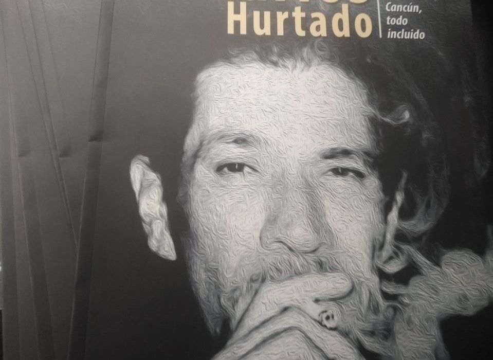 Homenajean a Carlos Hurtado por los 20 años de su novela “Cancún, todo incluido”