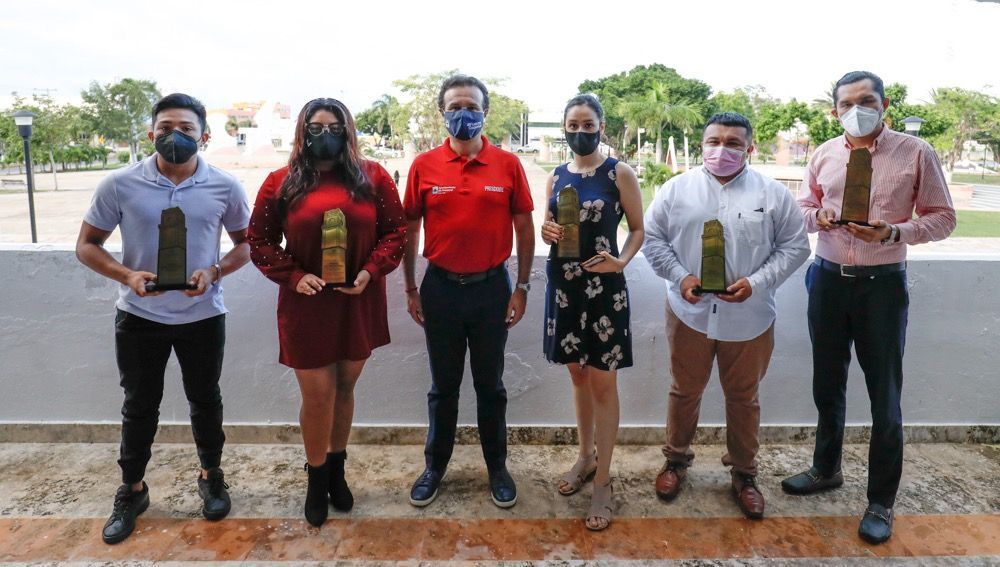 Reconoce Pedro Joaquín el papel de la juventud cozumeleña, entrega el Premio Municipal de la Juventud Cozumel 2021
