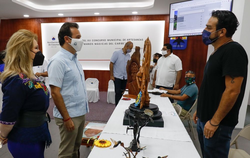 Entrega Pedro Joaquín reconocimientos a los ganadores del XV Concurso Municipal de Artesanías «Manos Mágicas del Caribe 2021»