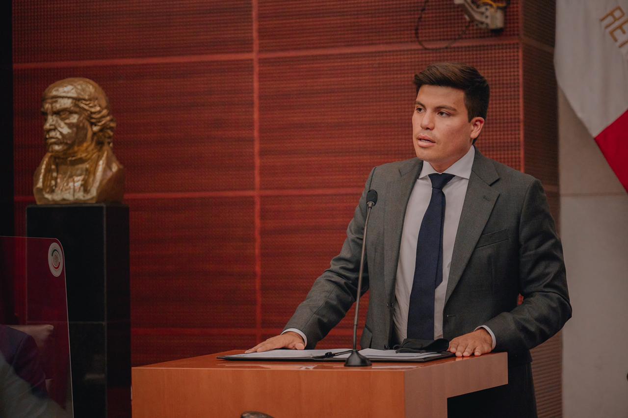 Impulsa Gustavo Miranda profesionalización del Congreso de Quintana Roo, a través de un convenio con el Senado y el INAP