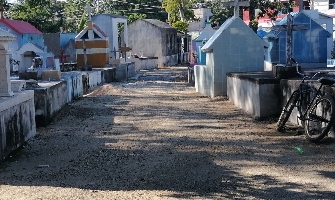 “Familias dispondrán del cementerio municipal limpio en Día de muertos”: Marciano Dzul