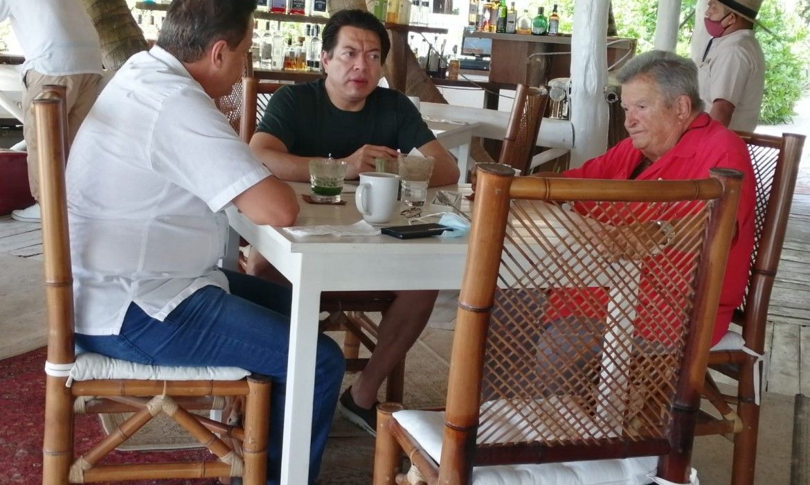 SEÑALES HACIA EL 22 | Gastón y Luis Alegre reciben a Mario Delgado en Tulum