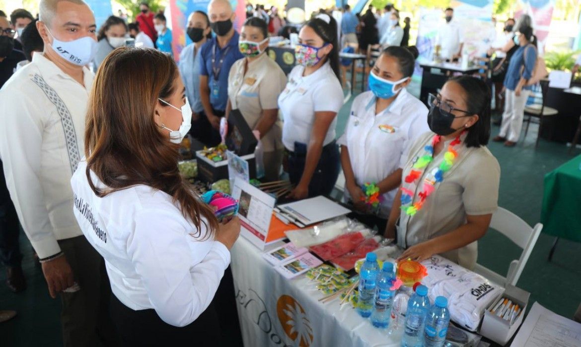 Se ofertan dos mil vacantes en la Feria del Empleo UT, inaugurada por Mara Lezama