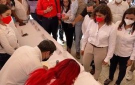 “MEJOR SOLOS QUE MAL ACOMPAÑADOS” | Se registra Leslie como candidata, para intentar salvar los despojos del PRI