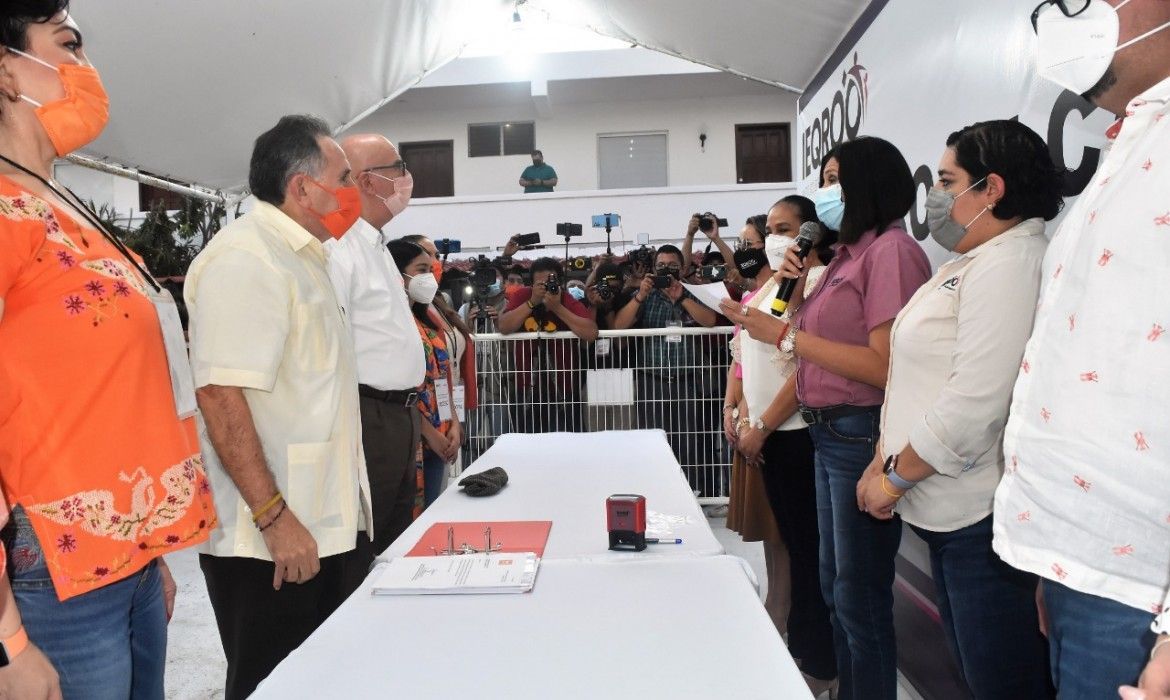 Ieqroo sanciona a Pech por promoción personalizada de su imagen fuera de los plazos legales
