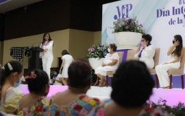 Asiste Laura Fernández a la conmemoración del día de la mujer en Chetumal | “Nunca más dejemos que se rompan sueños con injusticia o discriminación”, dice