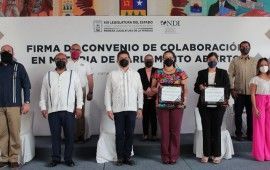 Firma XVI Legislatura convenio en materia de Parlamento Abierto