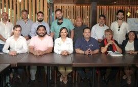 Presenta Laura Fernández soluciones a problemas de la industria restaurantera