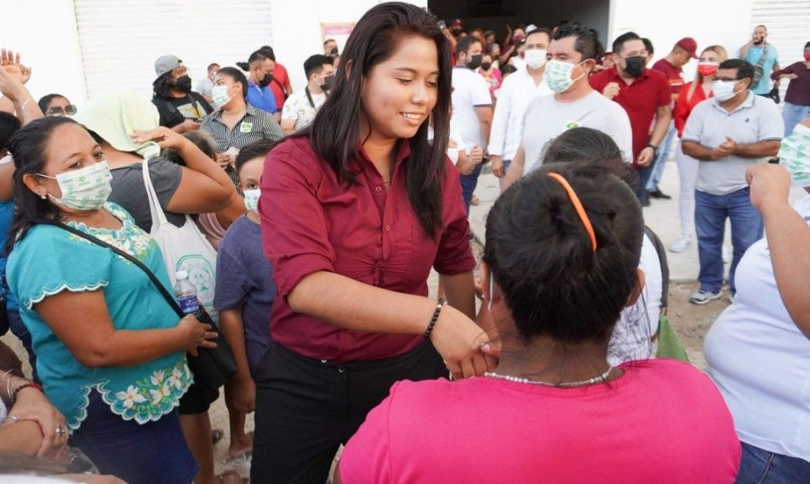 María Fernanda Cruz recibe constancia como candidata del D7 a la diputación local