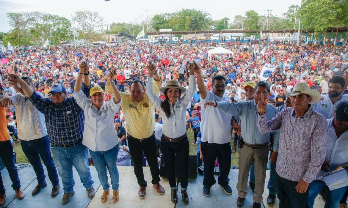 Laura Fernández realiza multitudinario evento en zona cañera