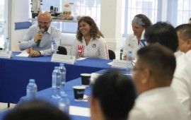 Contener el sargazo será una prioridad de mi gobierno, dice Leslie Hendricks