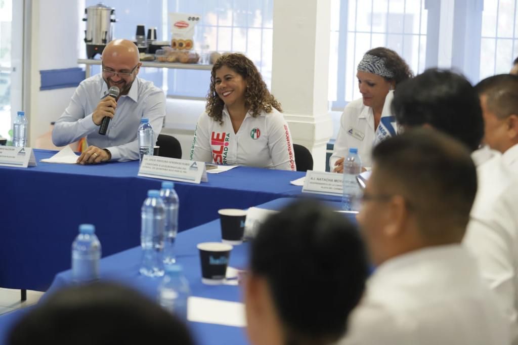 Contener el sargazo será una prioridad de mi gobierno, dice Leslie Hendricks
