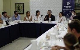 “No vengo a prometer cosas que no les voy a cumplir, vengo a hablar de las problemáticas que ustedes conocen muy bien”, dice Estefanía Mercado en foro de Coparmex