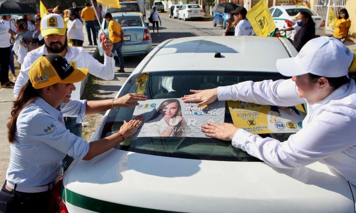 Laura Fernández compromete créditos para vivienda y auto al gremio taxista
