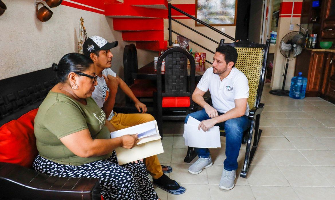 Más de 350 cozumeleños acuden a Casa de Gestión del diputado Renán Sánchez