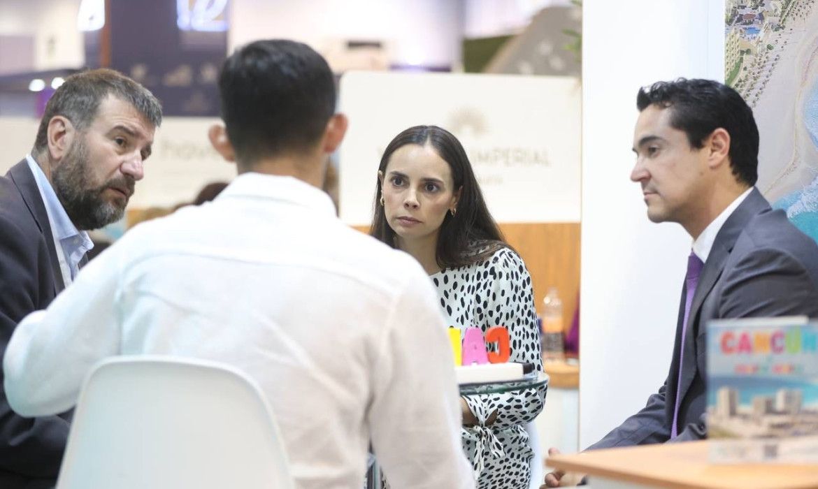 Sostiene Ana Paty reuniones de trabajo con cadenas hoteleras en Tianguis