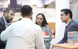 Sostiene Ana Paty reuniones de trabajo con cadenas hoteleras en Tianguis
