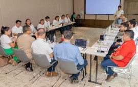 Instruye Diego Castañón redoblar esfuerzos en el combate contra el sargazo en Tulum