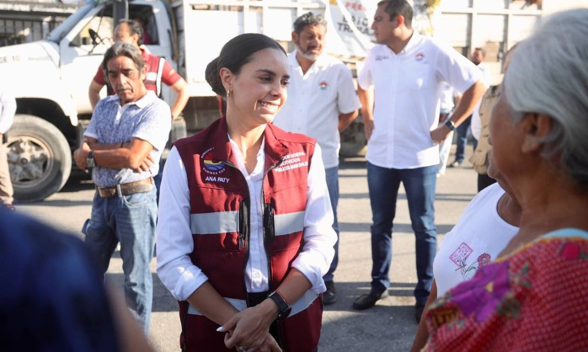 Encabeza Ana Paty dotación de servicios públicos en la SM 103