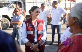 Encabeza Ana Paty dotación de servicios públicos en la SM 103