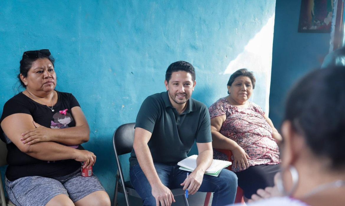 Se reúne Renán Sánchez con vecinas de la colonia San Miguel II