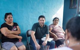 Se reúne Renán Sánchez con vecinas de la colonia San Miguel II