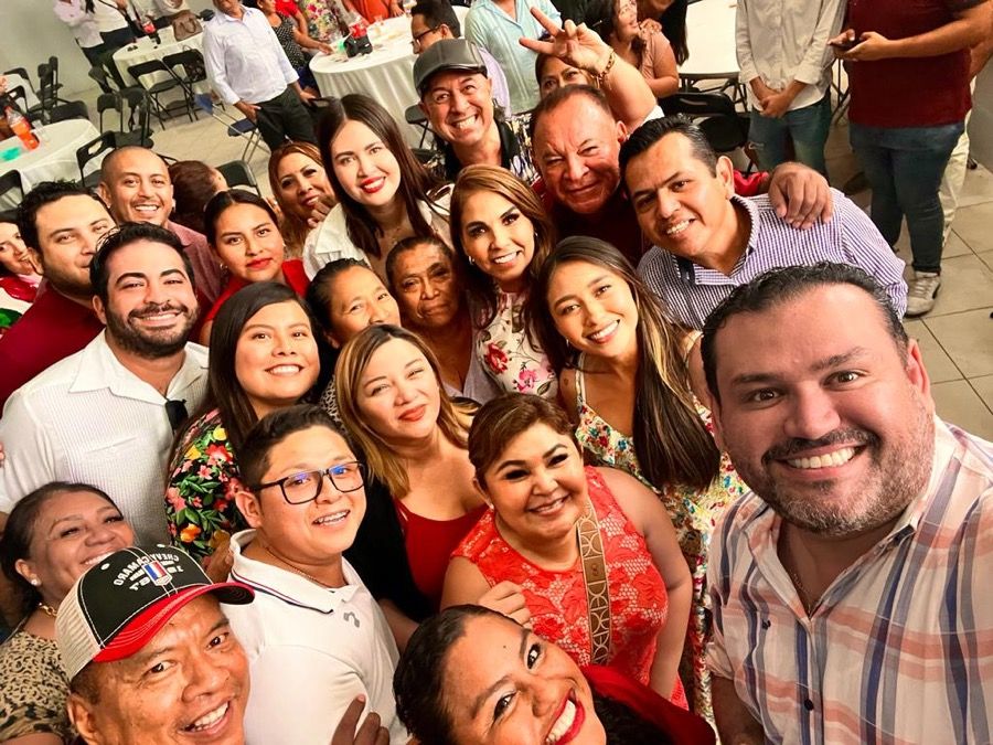 Anahí, la “corcholata” de papel