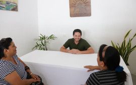 Se reúne Renán Sánchez con cozumeleños para orientación, asesoría y gestiones