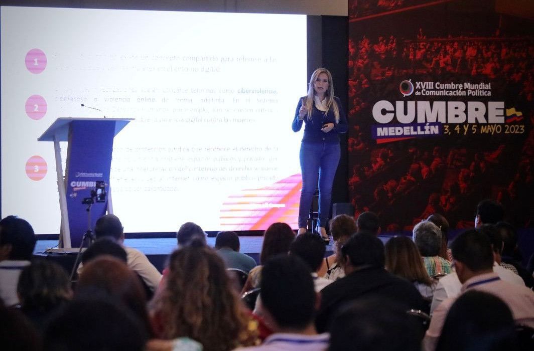 CUMBRE DE COMUNICACIÓN POLÍTICA | Lili Campos hace un llamado a una “participación política libre de violencia de género”