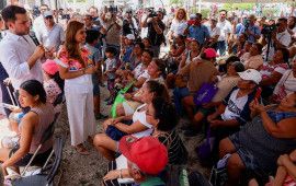 Reciben cancunenses, de forma directa y gratuita, su paquete alimentario ‘Comemos Tod@s’: Pablo Bustamante