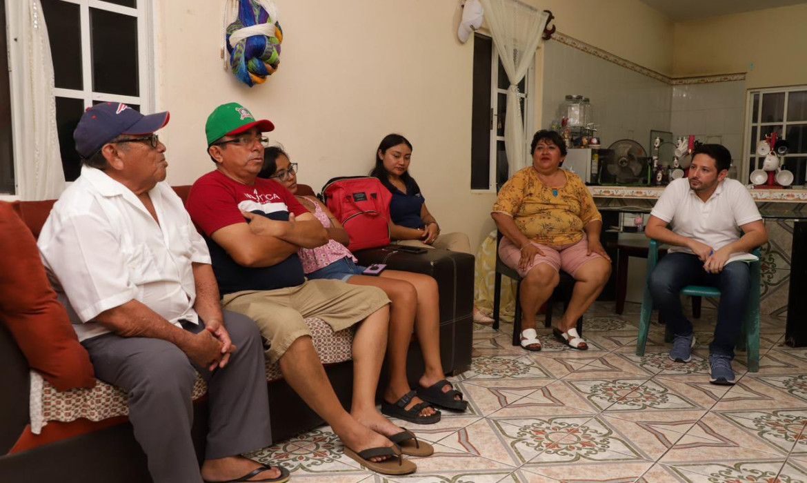 Atiende Renán Sánchez a vecinos de la colonia CTM en Cozumel