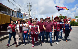Marybel Villegas se une a recorrido morenista en Cancún para difundir mensaje de la 4T