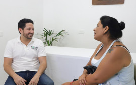 Mantiene Renán Sánchez audiencias con cozumeleños