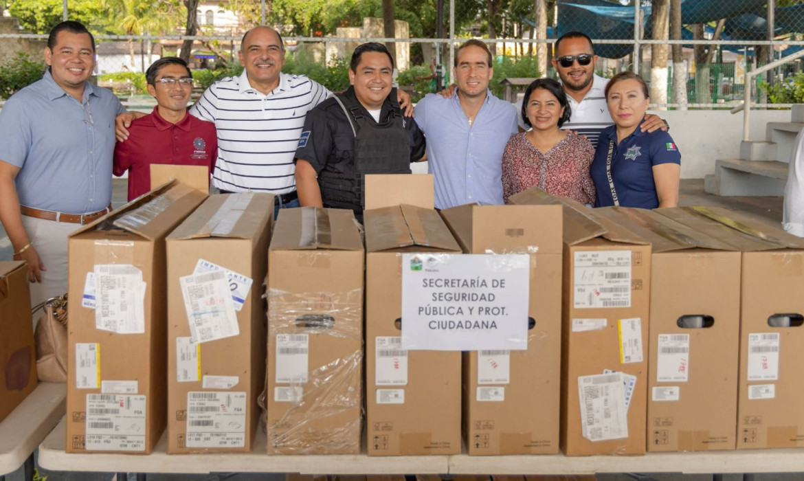 Diego Castañón entrega nuevos equipos para mejorar trámites y servicios en el Ayuntamiento de Tulum
