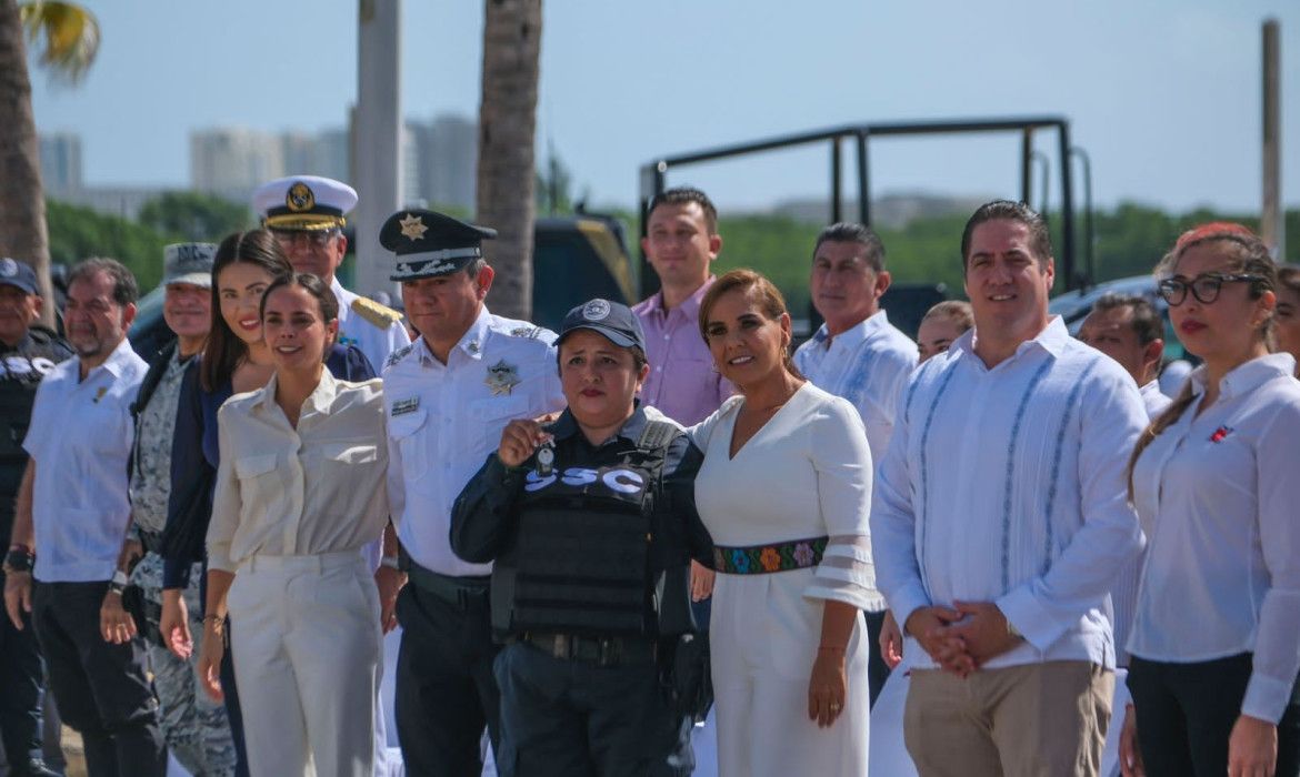 Mara entrega 689 vehículos y un helicóptero a Seguridad Pública para el estado y los municipios