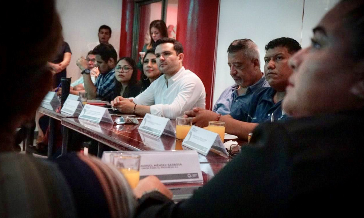 Se reúne Pablo Bustamante con representantes de más de 30 organizaciones civiles de Quintana Roo