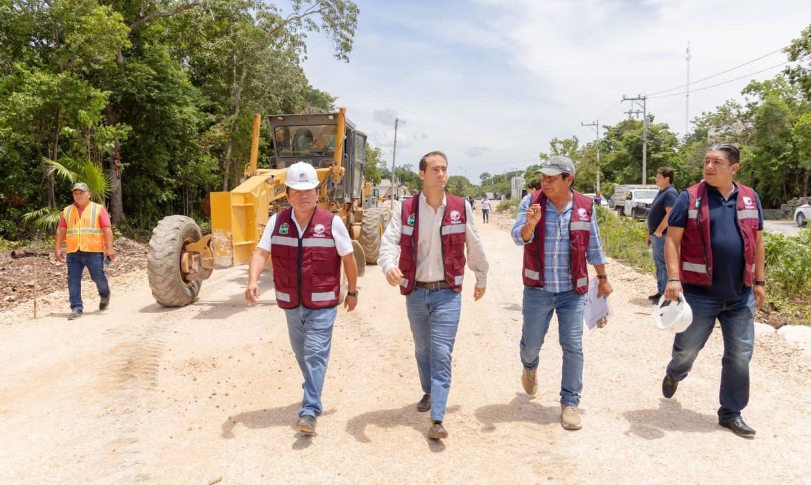 Diego Castañón supervisa avances de ampliación en la avenida La Selva y colonia Veleta de Tulum