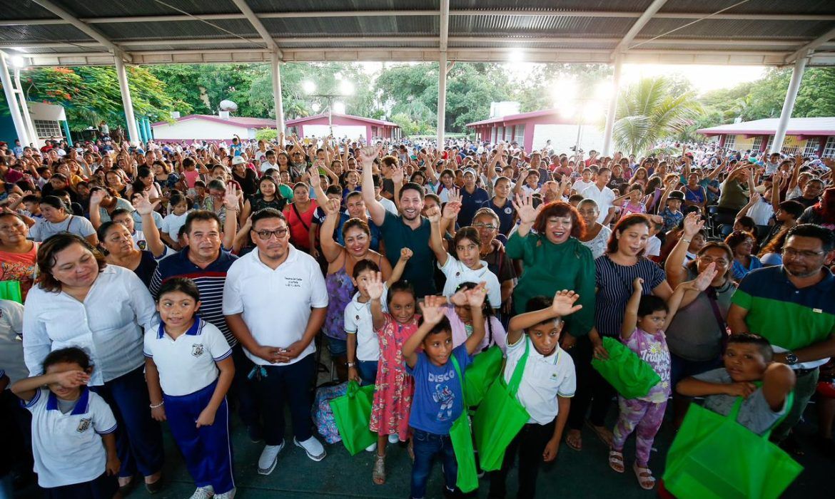 Inicia Renán Sánchez la entrega de más de 60 mil libretas escolares a niñas, niños y jóvenes